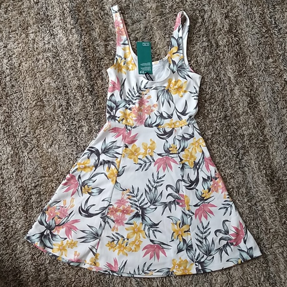 Divided Dress - Picture 4 of 5